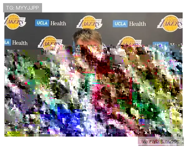 原创七连胜！东契奇34+12+7，赛后小里一把抱住费尔斯，东契奇场边迎接队友